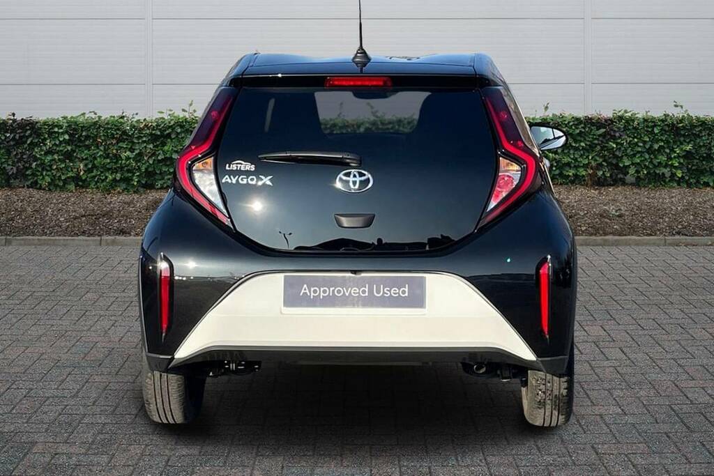 Toyota Aygo X 1.0 Vvt-i Edge White #4