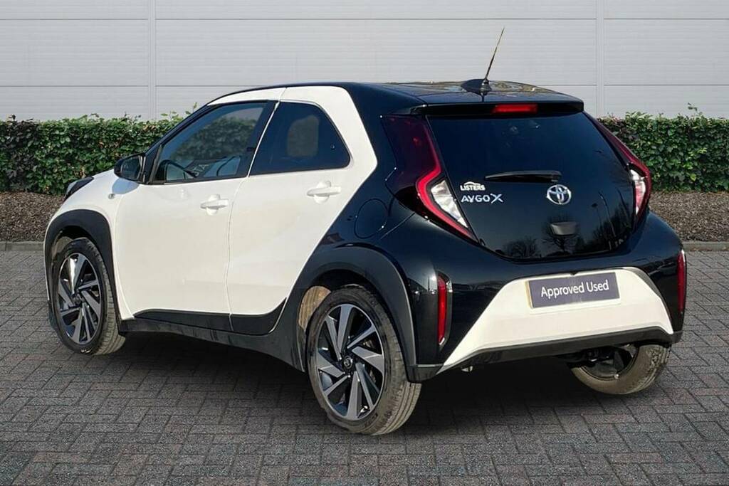 Toyota Aygo X 1.0 Vvt-i Edge White #2