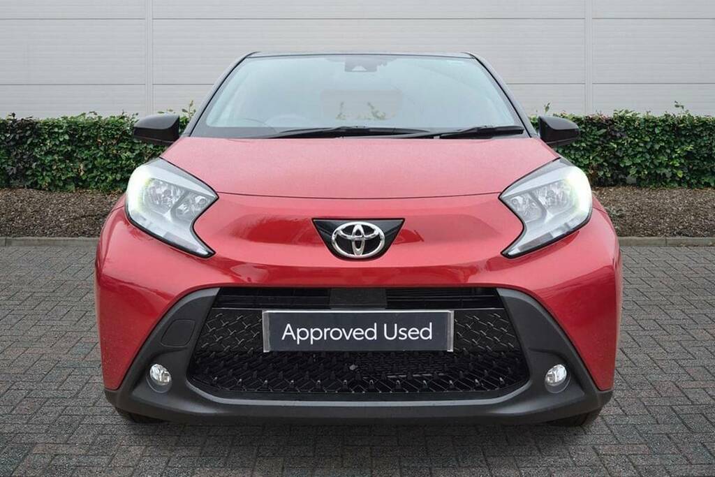 Toyota Aygo X 1.0 Vvt-i Edge Red #3