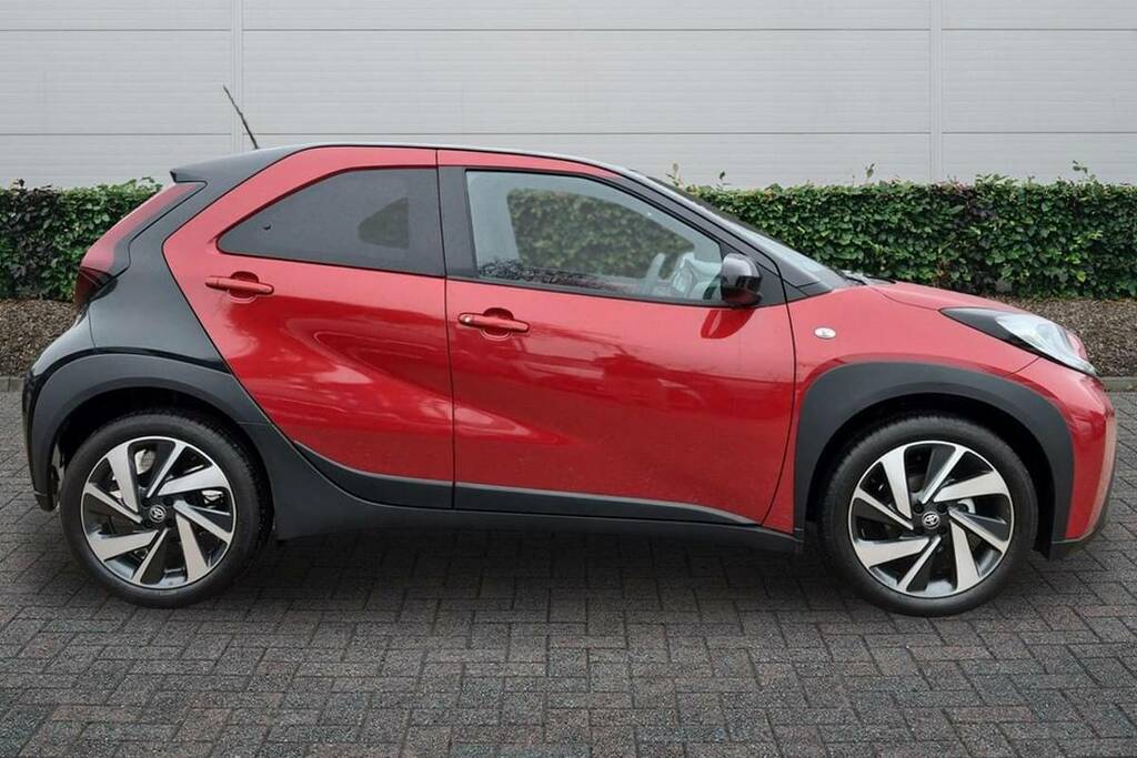 Toyota Aygo X 1.0 Vvt-i Edge Red #5