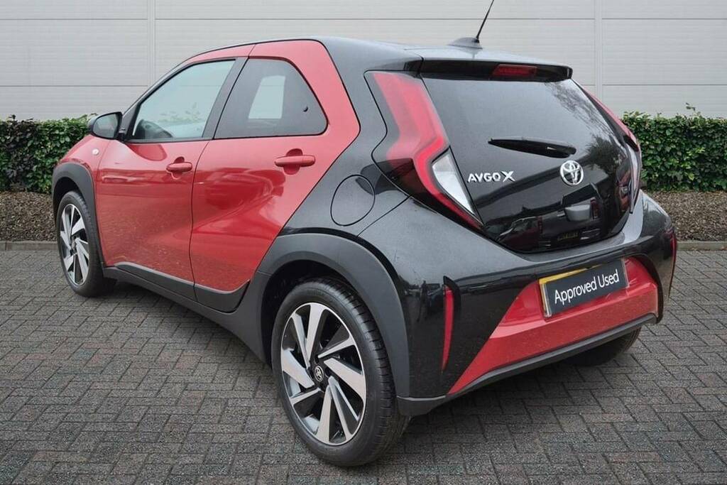 Toyota Aygo X 1.0 Vvt-i Edge Red #2