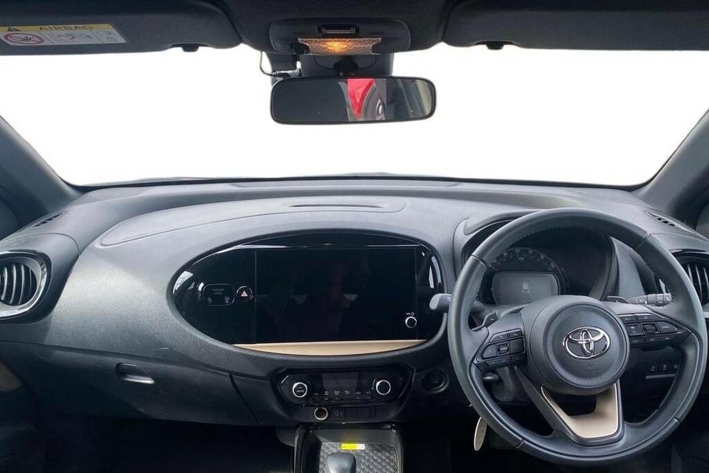 Toyota Aygo X Pure White #8
