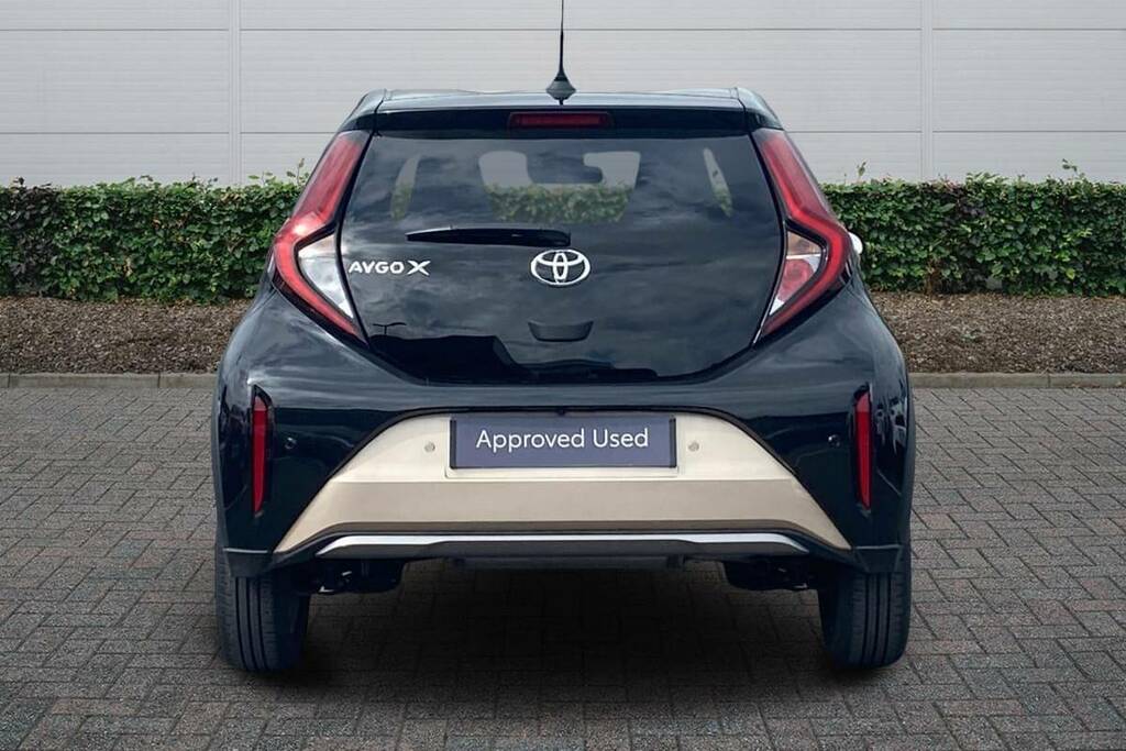 Toyota Aygo X 1.0 Vvt-i Exclusive Beige #4