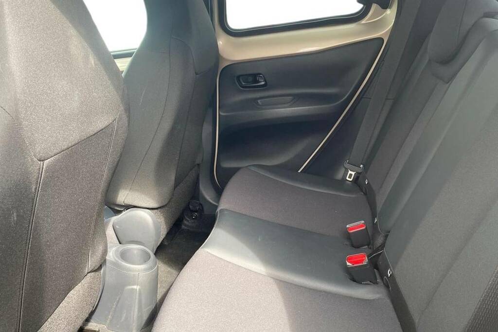 Toyota Aygo X Pure White #9