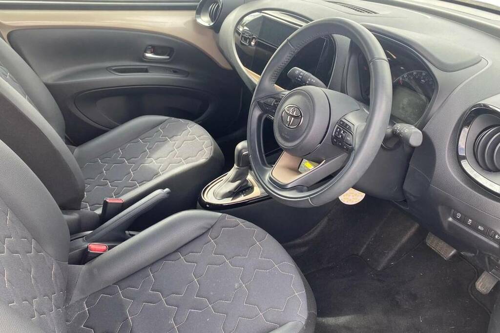 Toyota Aygo X Pure White #12