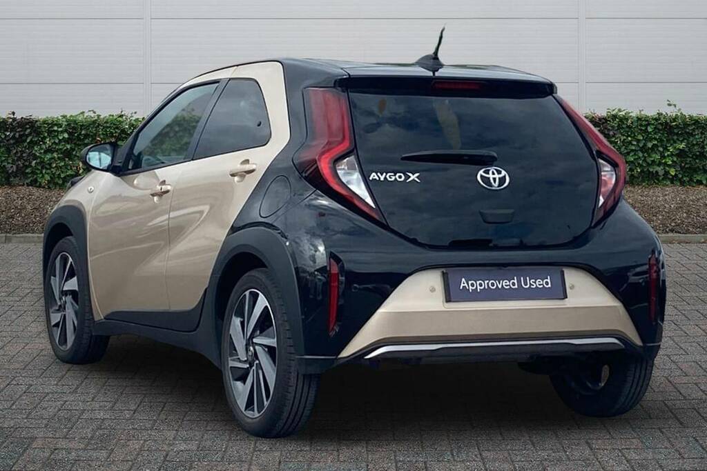 Toyota Aygo X 1.0 Vvt-i Exclusive Beige #2