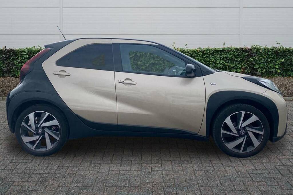 Toyota Aygo X 1.0 Vvt-i Exclusive Beige #5