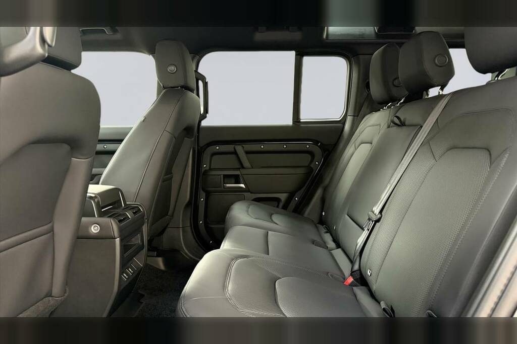 Land Rover Defender 110 3.0 D250 S 110 Black #4