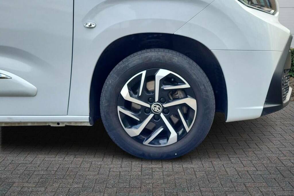 Toyota Proace City 100Kw Design L1 50Kwh White #6