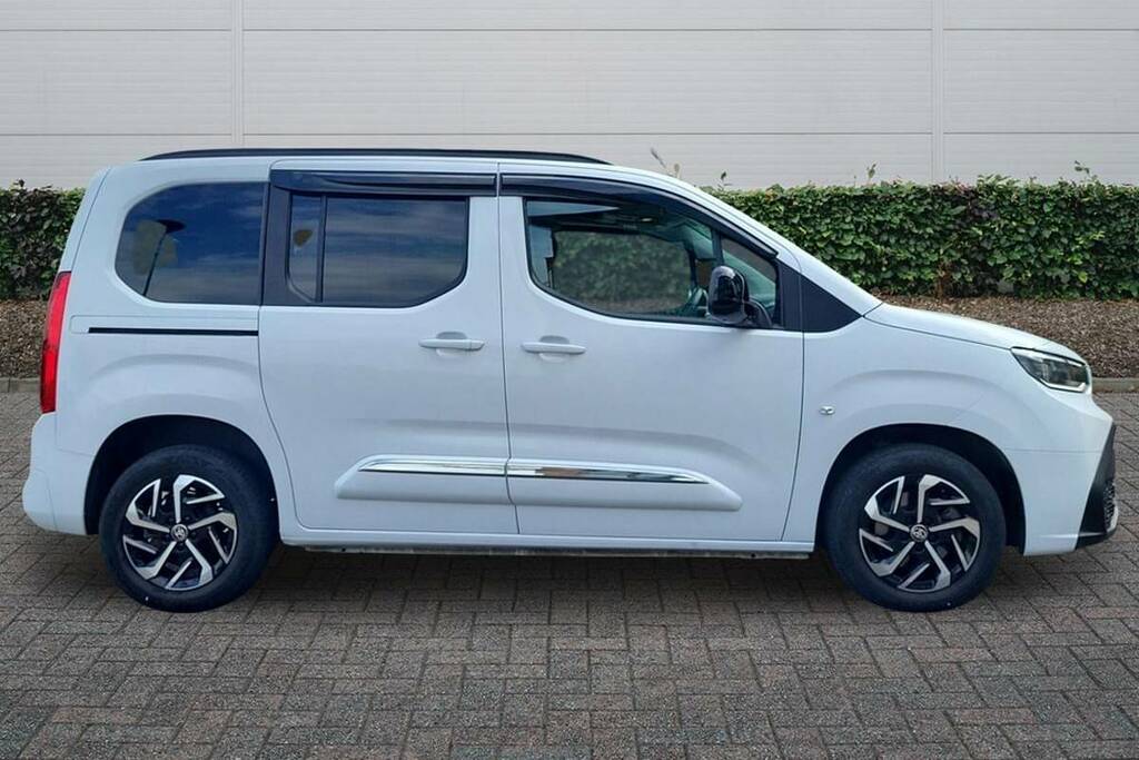 Toyota Proace City 100Kw Design L1 50Kwh White #5