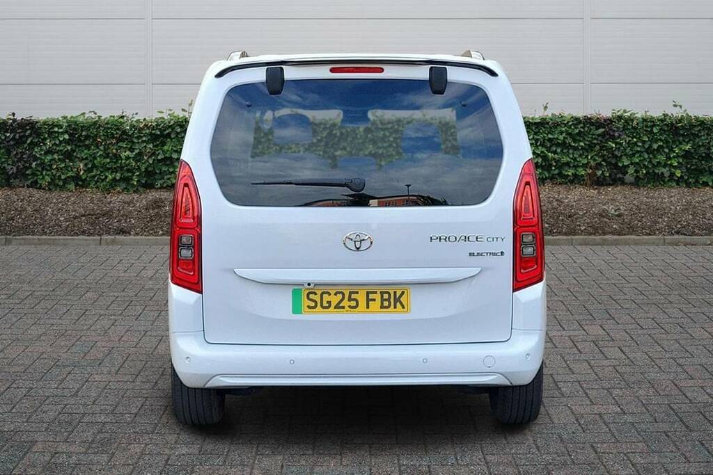 Toyota Proace City 100Kw Design L1 50Kwh White #4