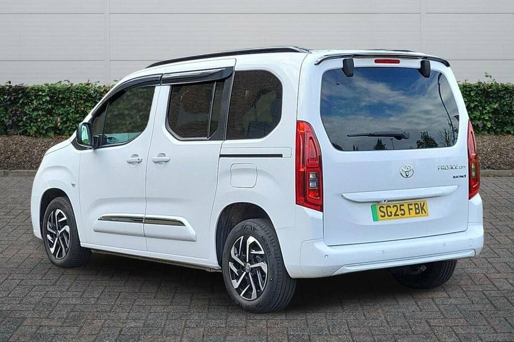 Toyota Proace City 100Kw Design L1 50Kwh White #2