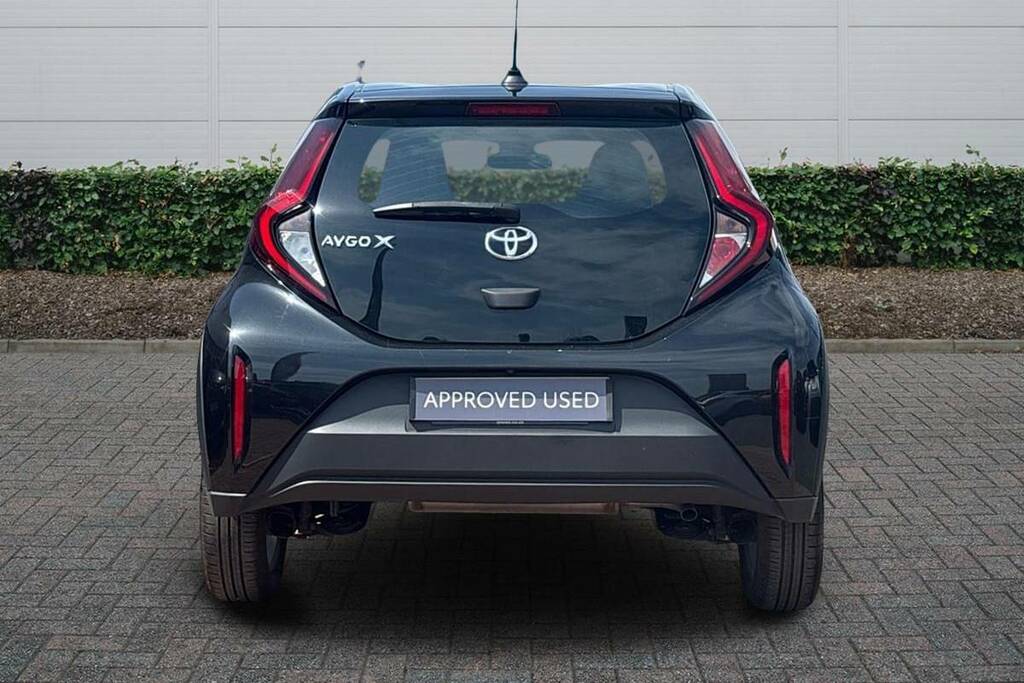 Toyota Aygo X 1.0 Vvt-i Pure Black #4