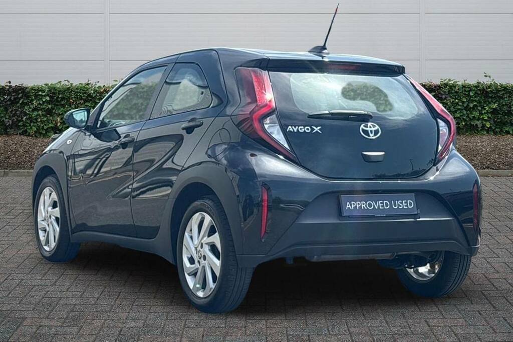 Toyota Aygo X 1.0 Vvt-i Pure Black #2