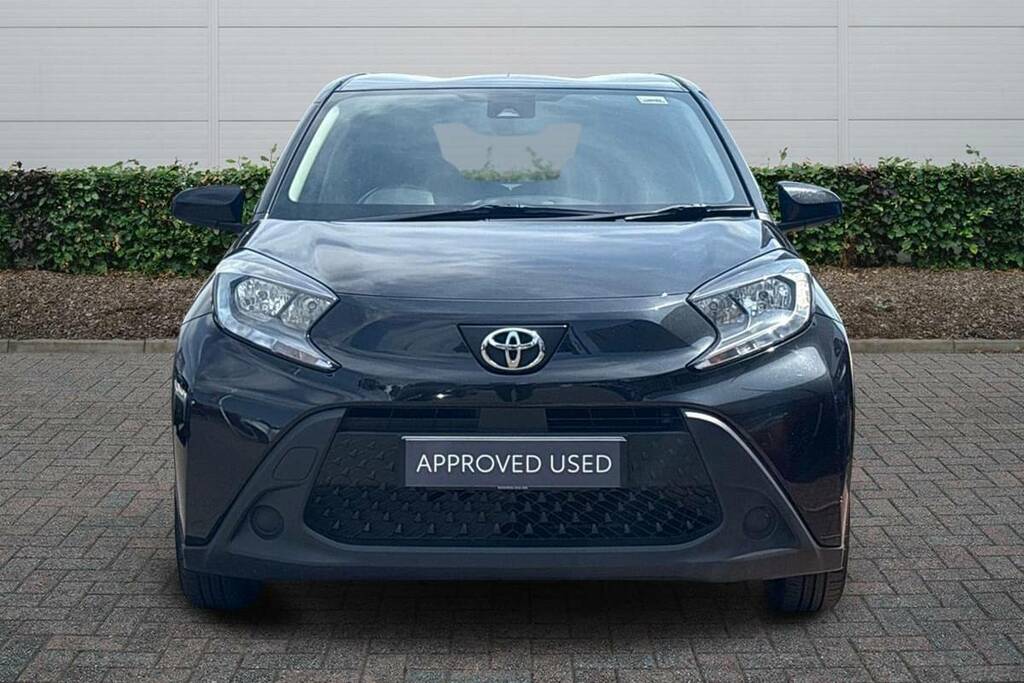 Toyota Aygo X 1.0 Vvt-i Pure Black #3