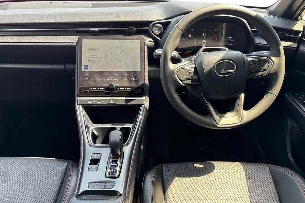 Lexus LBX 1.5 Premium Plus E-cvt Black #6