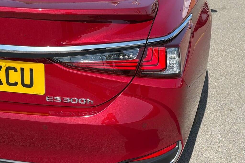 Lexus ES 300H 2.5 Premium Cvt Red #3