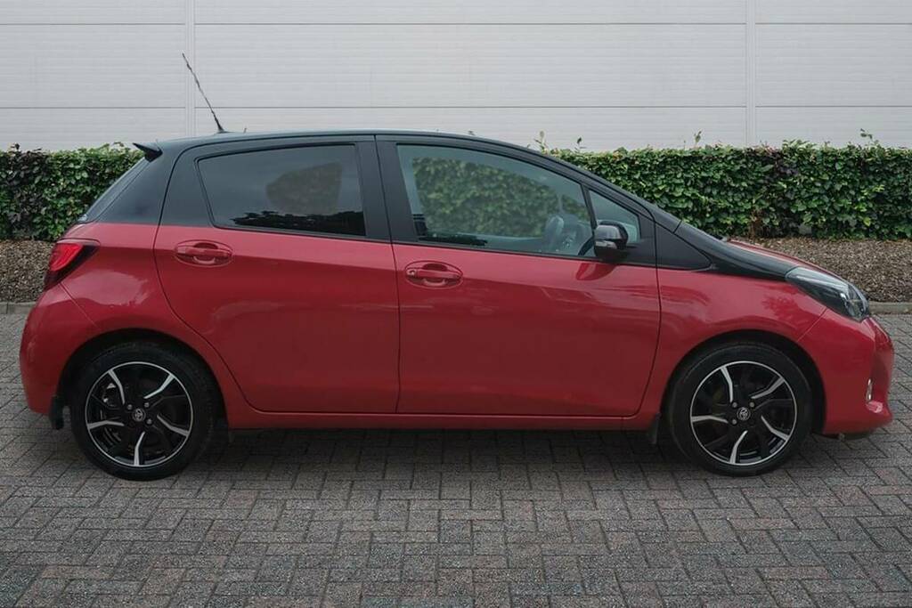 Toyota Yaris Excel White #5