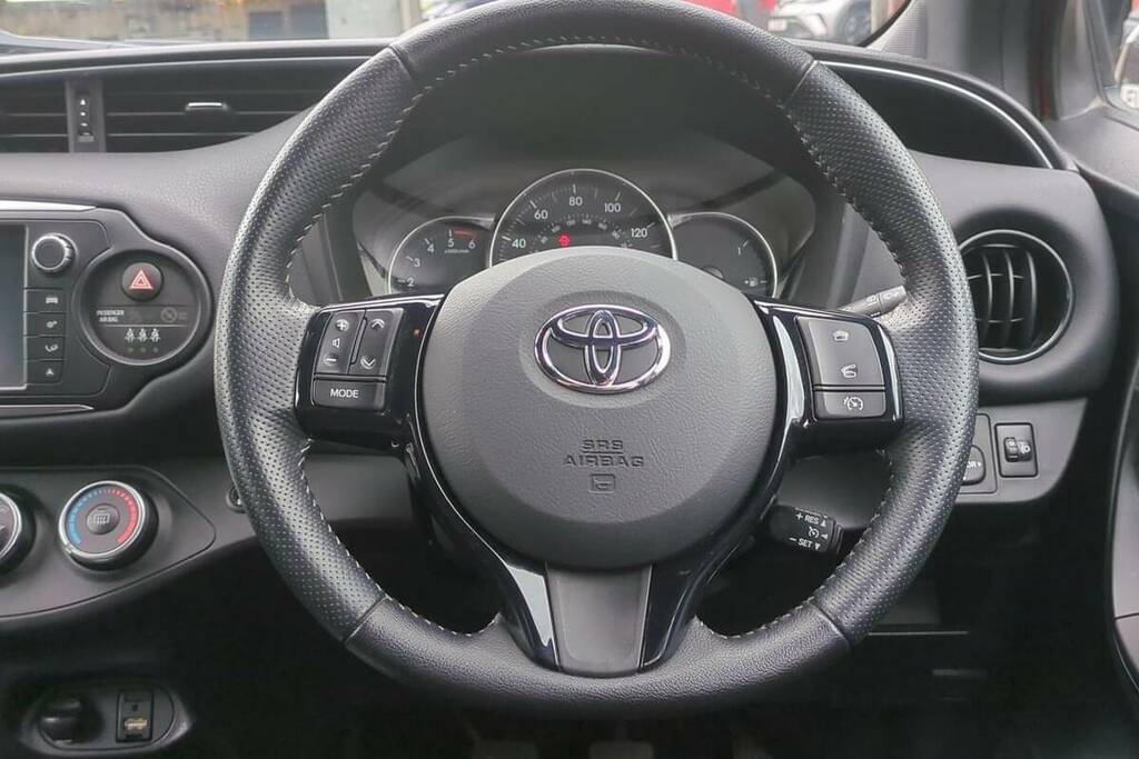 Toyota Yaris Excel White #15