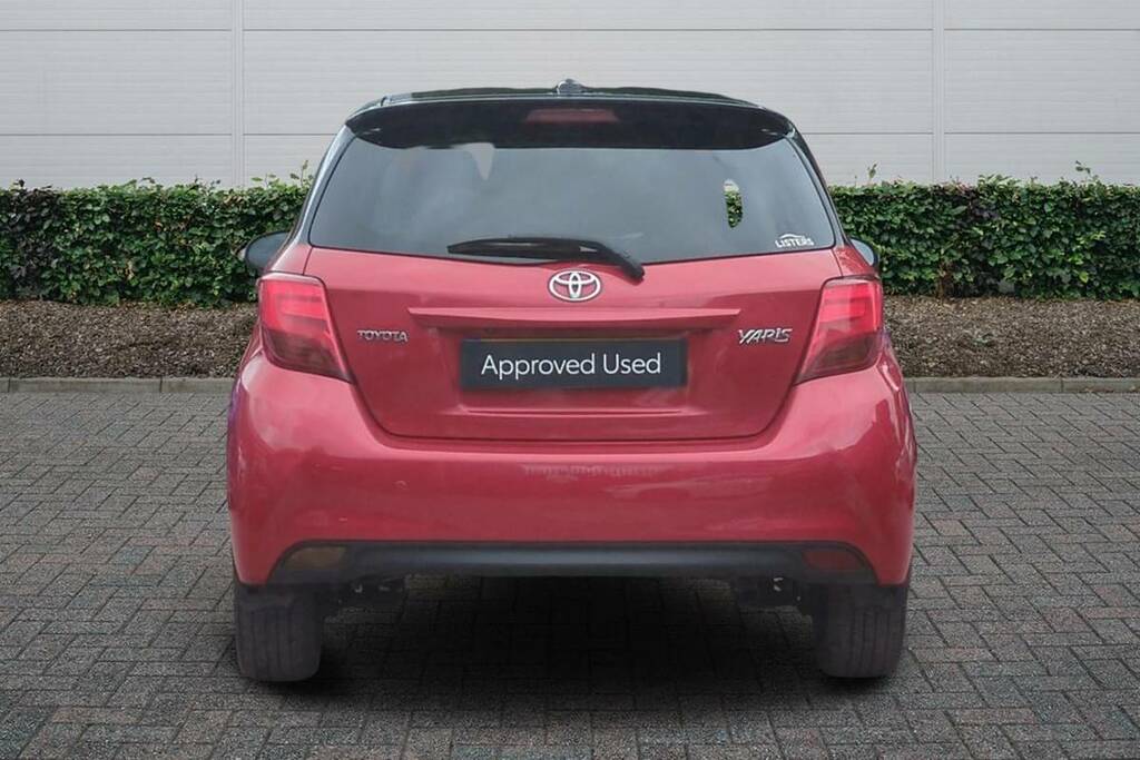 Toyota Yaris Excel White #4