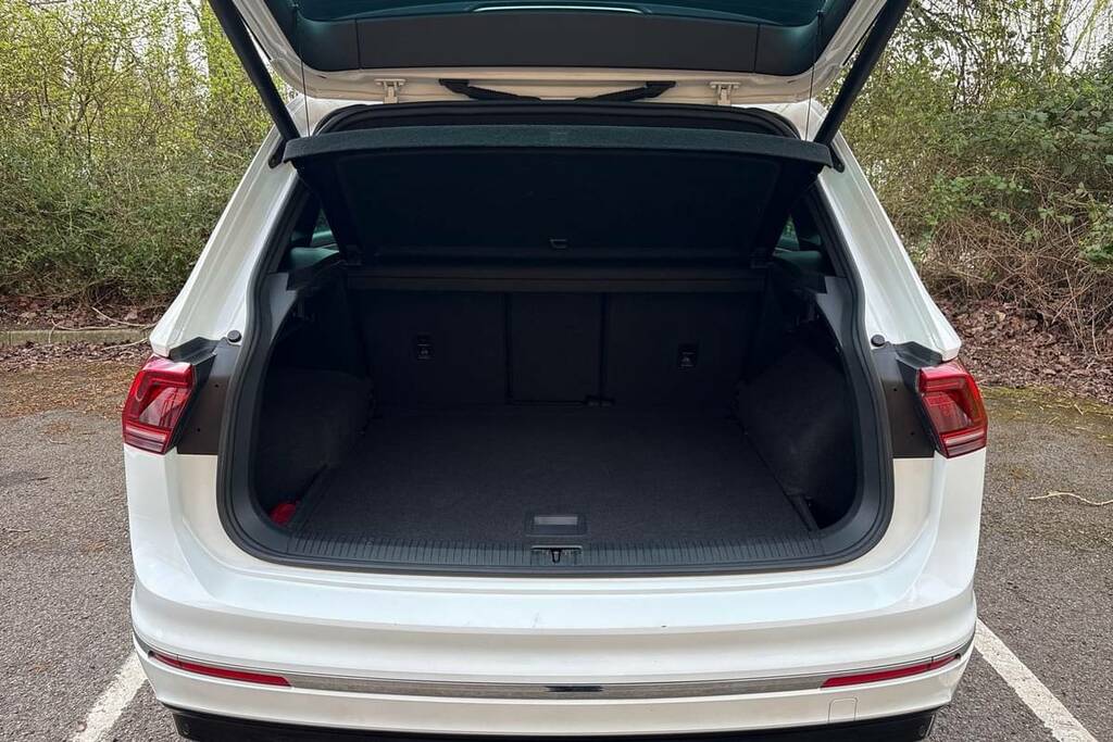 Volkswagen Tiguan 2.0 Tdi 190 4Motion R-line Dsg White #2