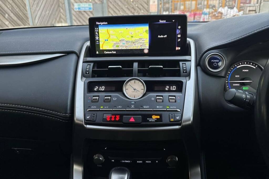 Lexus NX 300H 2.5 Cvt 8 Nav 2021 Silver #8