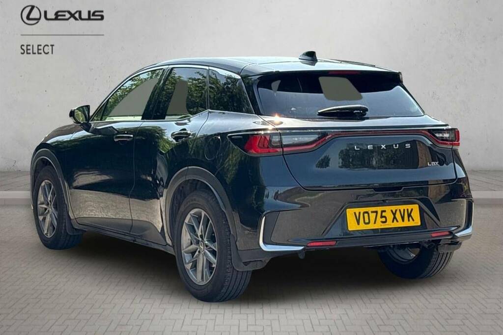 Lexus LBX 1.5 Premium E-cvt Black #4