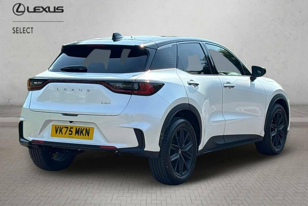 Lexus LBX 1.5 Vibrant Edition E-cvt Bi-tone White #2