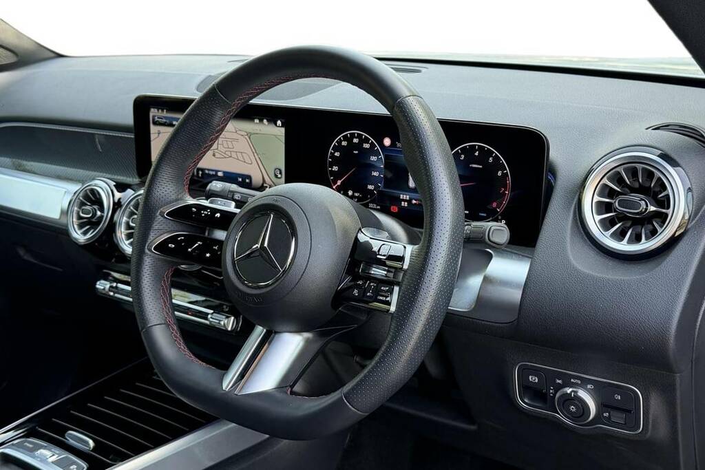 Mercedes-Benz GLB Class 200 Amg Line Executive 7G-tronic White #4