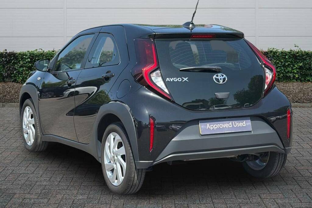 Toyota Aygo X 1.0 Vvt-i Pure Black #2