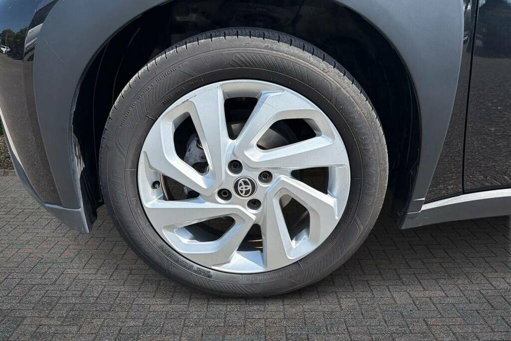 Toyota Aygo X 1.0 Vvt-i Pure Black #6