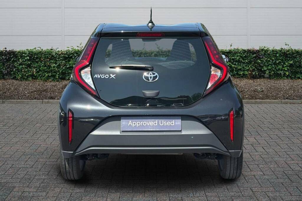 Toyota Aygo X 1.0 Vvt-i Pure Black #4