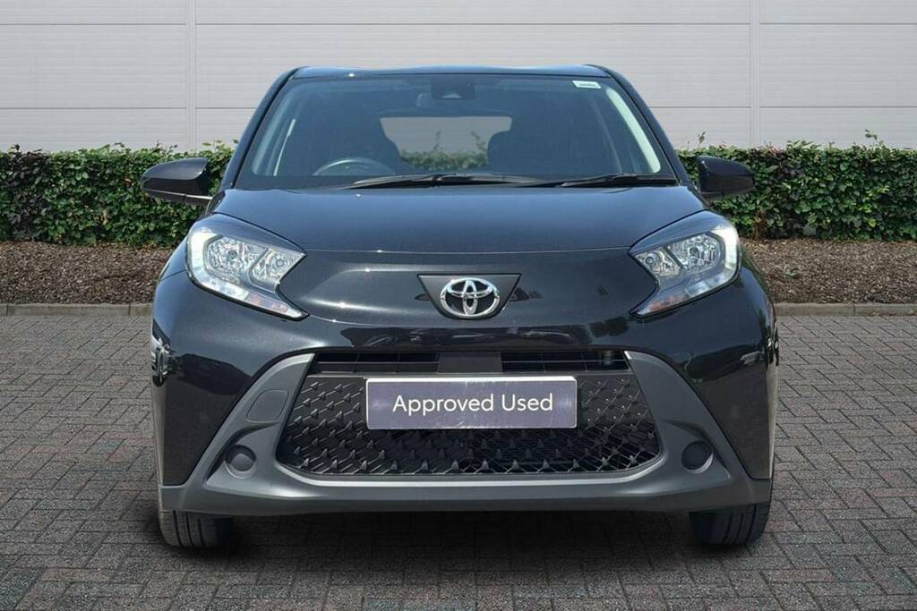 Toyota Aygo X 1.0 Vvt-i Pure Black #3