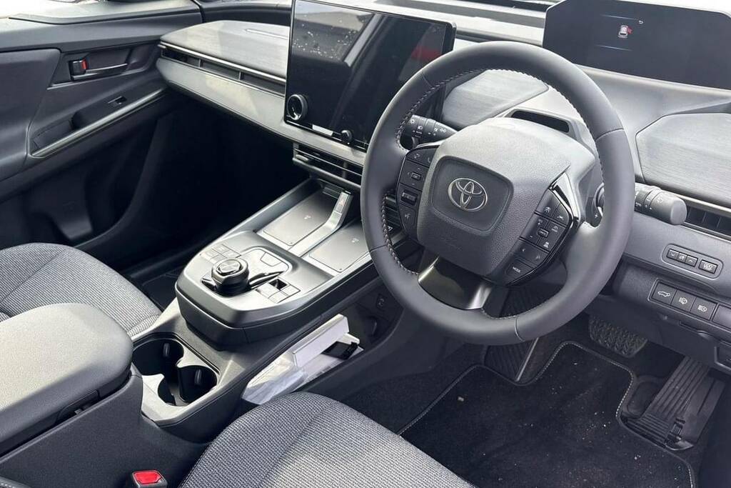 Toyota bZ4X 73.1Kwh Design White #12