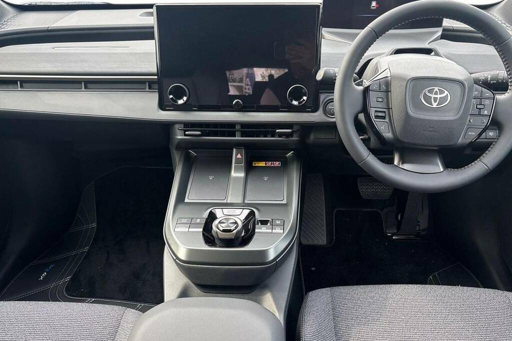 Toyota bZ4X 73.1Kwh Design White #8