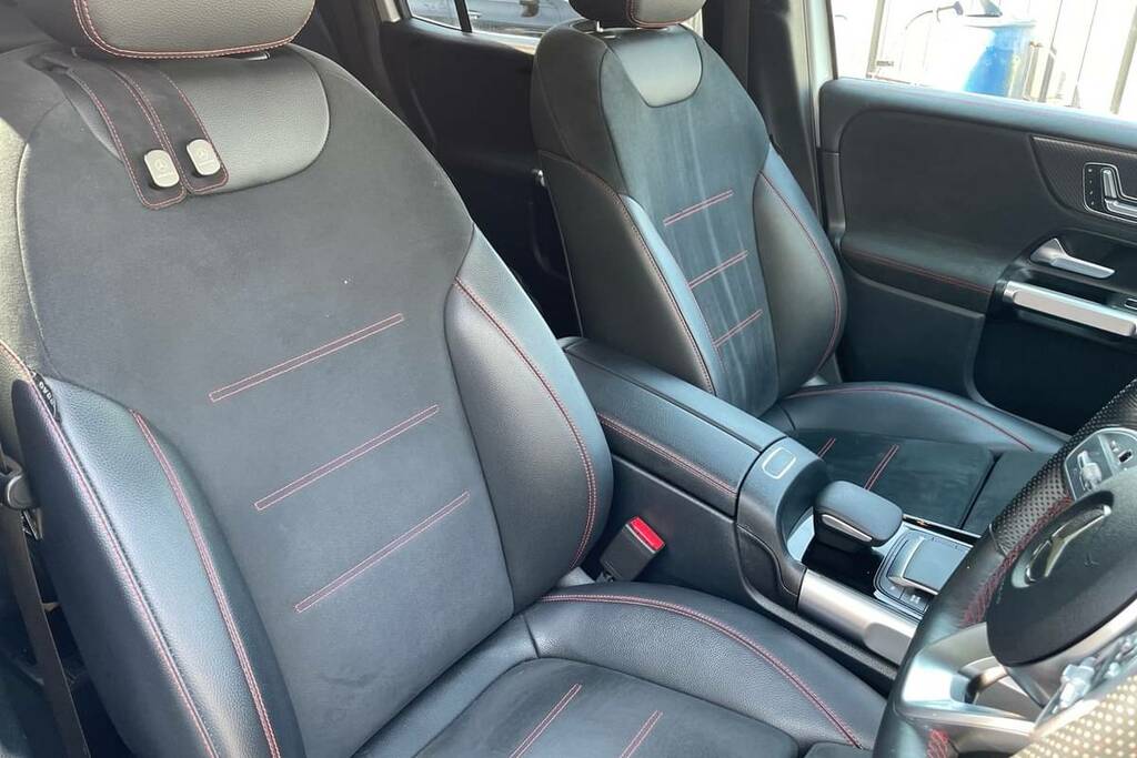Mercedes-Benz GLB Class Glb 200 Amg Line Premium 7G-tronic Red #9