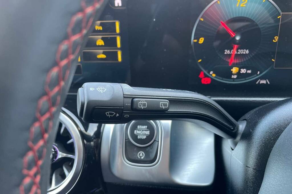 Mercedes-Benz GLB Class Glb 200 Amg Line Premium 7G-tronic Red #20
