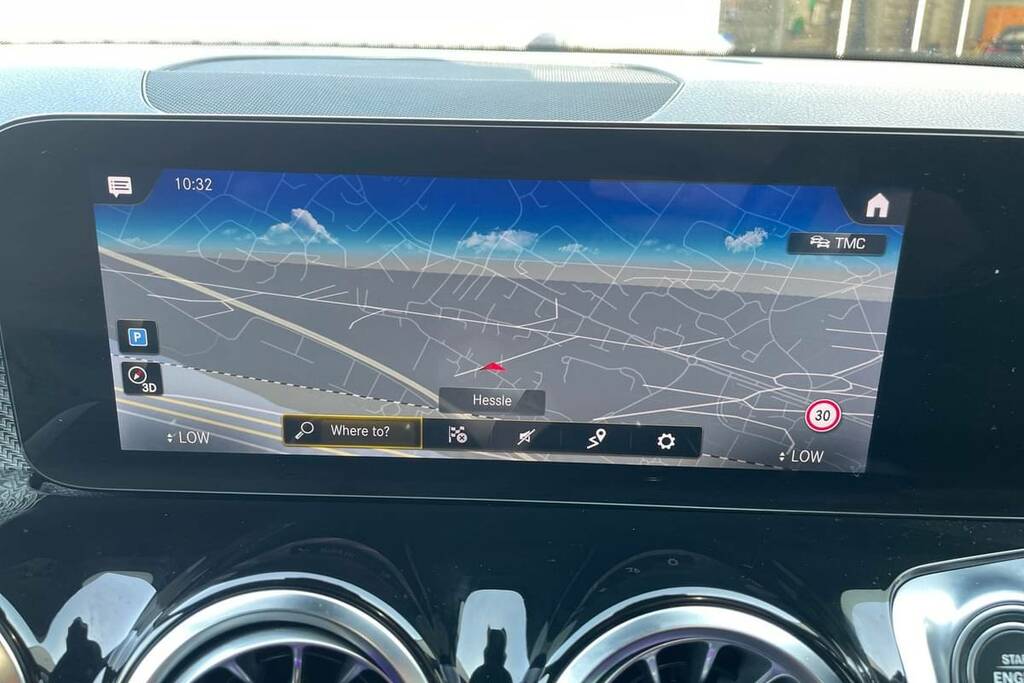 Mercedes-Benz GLB Class 200D Amg Line Premium Plus 8G-tronic White #3