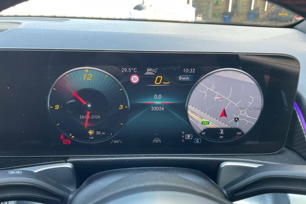 Mercedes-Benz GLB Class Glb 200 Amg Line Premium 7G-tronic Red #19