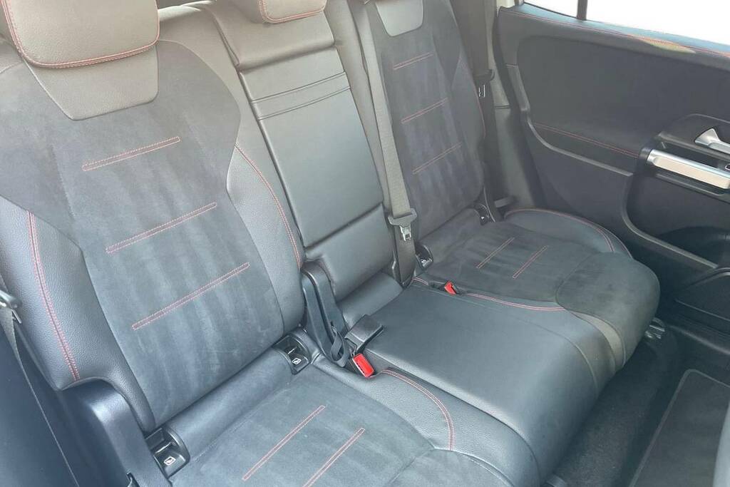 Mercedes-Benz GLB Class Glb 200 Amg Line Premium 7G-tronic Red #28