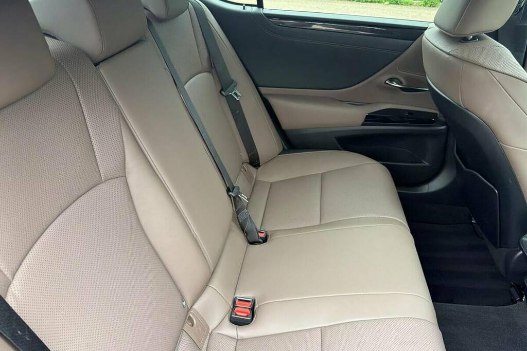 Lexus ES Es 300H F Sport Cvt White #18