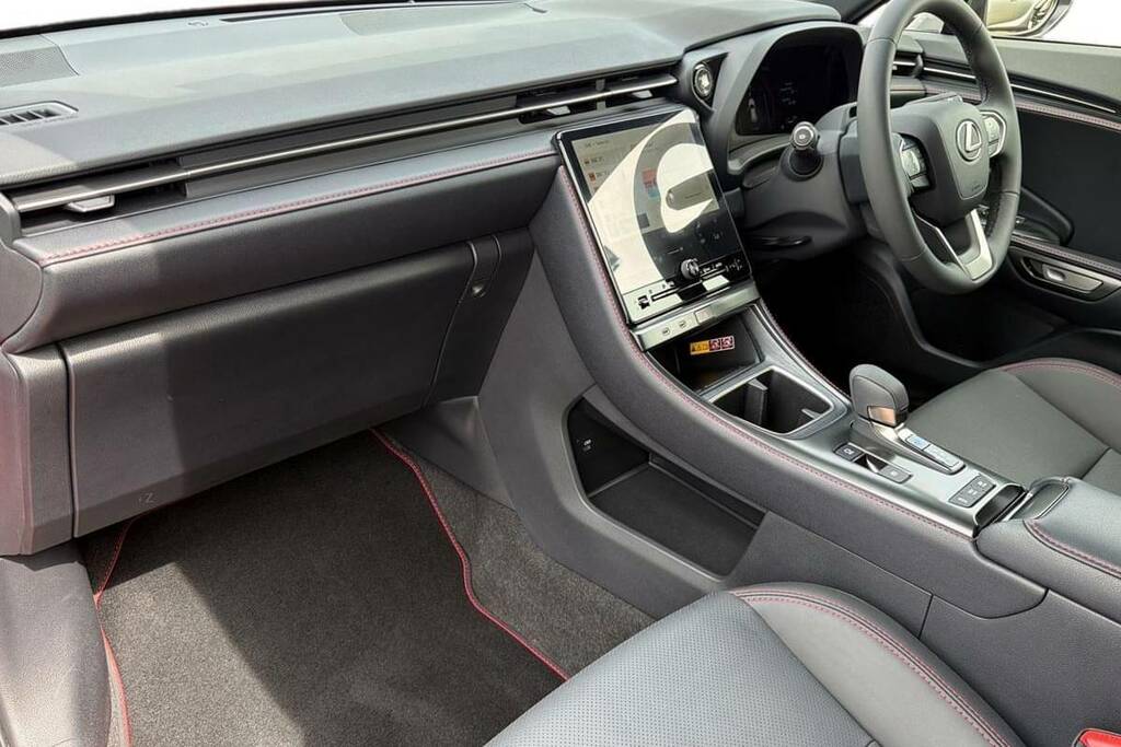 Lexus LBX 1.5 Premium Plus E-cvt Red #5