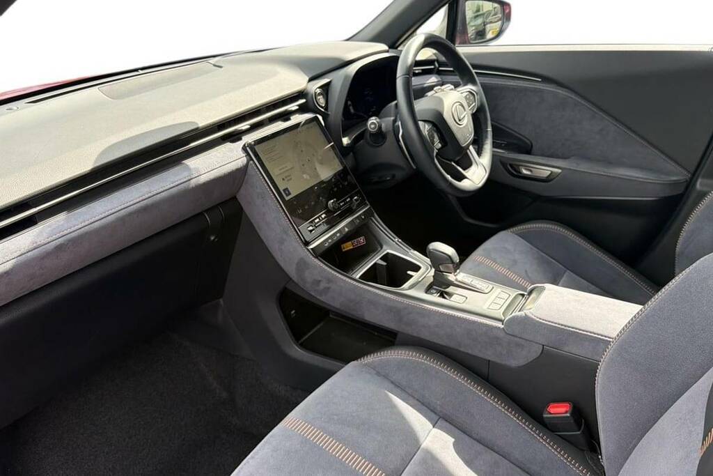 Lexus LBX 1.5 Takumi E-cvt Red #5