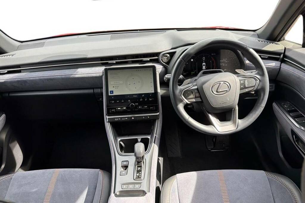 Lexus LBX 1.5 Takumi E-cvt Red #6