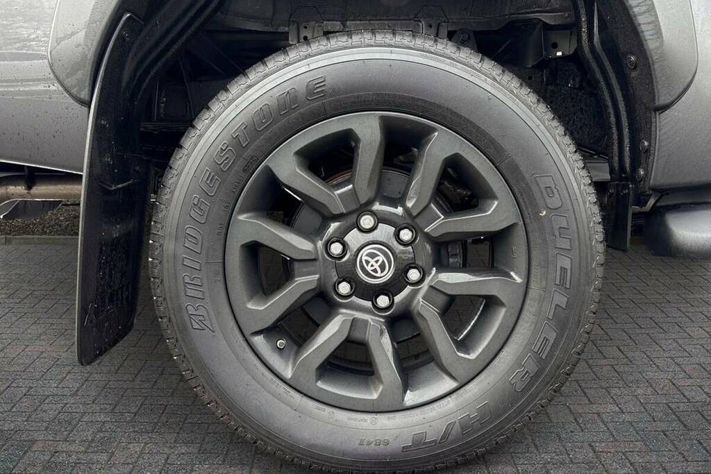 Toyota HILUX Invincible X Dcab Pick Up 2.8 D 48V Grey #6