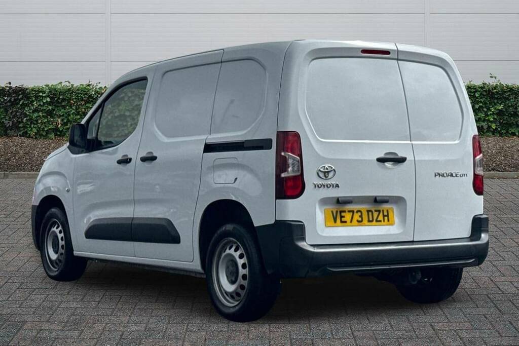 Toyota Proace City 1.5D 100 Active Van 6 Speed White #2