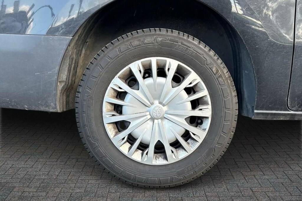 Toyota PROACE 2.0D 145 Icon Van Black #5