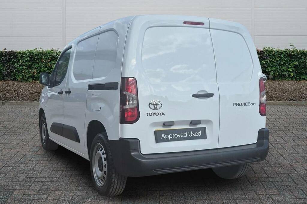 Toyota Proace City 1.5D 100 Active Van 6 Speed White #2