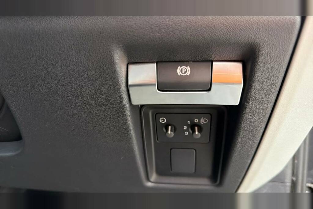 Land Rover Defender 90 X-dynamic Se Grey #25