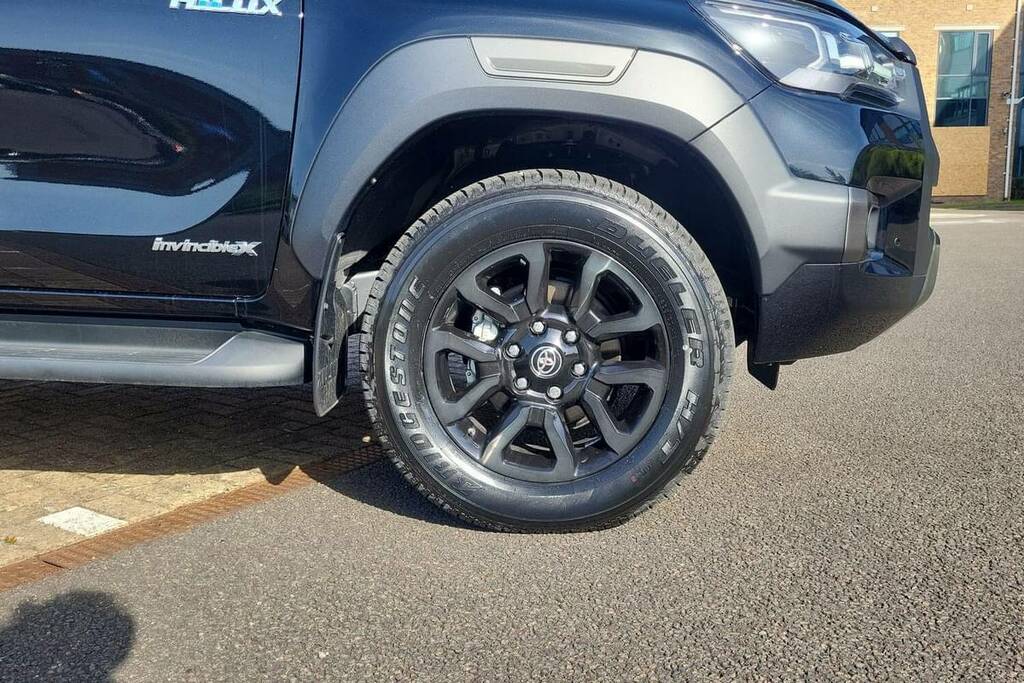 Toyota HILUX Invincible X Dcab Pick Up 2.8 D 48V Black #6